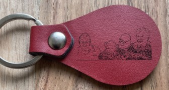 photo AGP cuir rouge goute d’eau bis (Personnalisé)